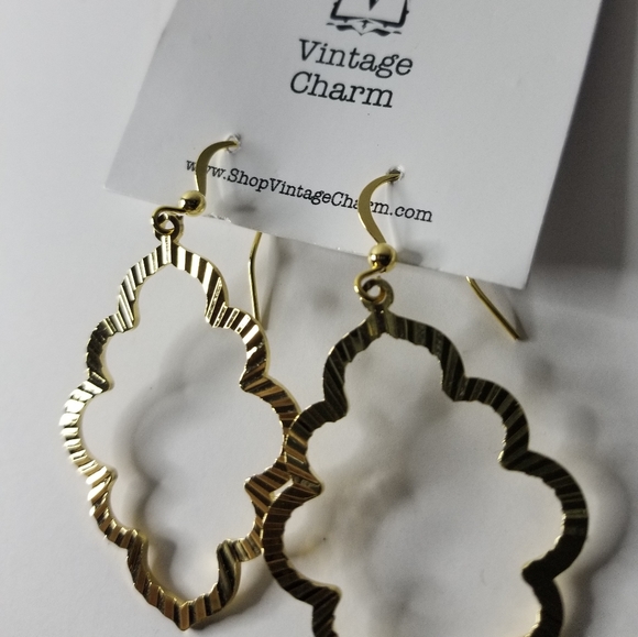 Vintage Clarissa Gold Scallop Drop Earrings - Picture 3 of 4
